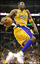 kobe dunking a la jordan